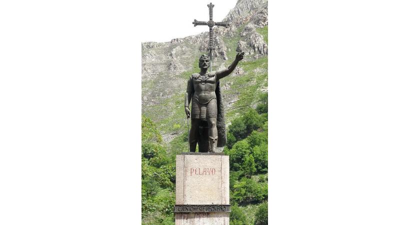 Sur les routes des Picos de Europa. Une place de Compostelle. St-Jacques, la place des pèlerins devant la cathédrale. 