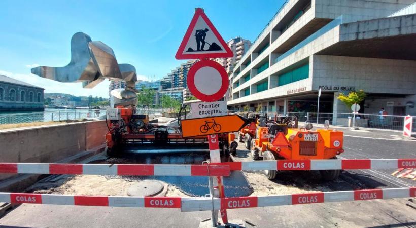 A deux pas des travaux, la rue Dancet fait les frais de la fermeture du Boulevard Pont-d’Arve avec un bouchon presque permanent. TR 