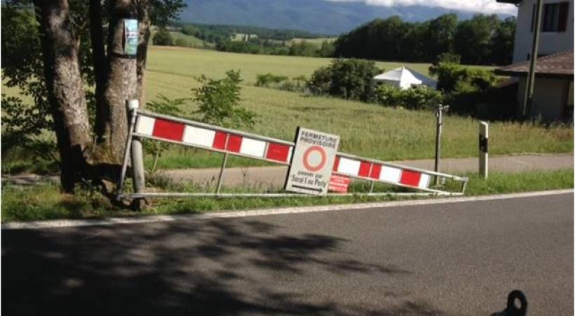 Les dégâts sur les barrières douanières se montent à près de 12’000 francs. DR 