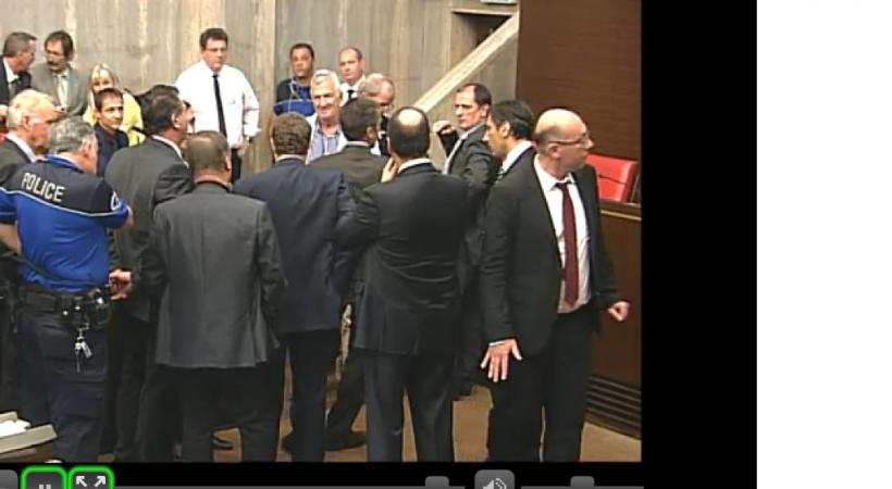 Le 10 octobre, le président du Grand Conseil a fait appel aux forces de l’ordre pour expulser le député MCG Eric Stauffer. CAPTURE ÉCRAN GRAND CONSEIL 
