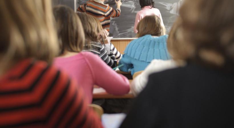 Beaucoup d’élèves par classe, statut moins valorisé, etc. Le plus beau métier du monde est de plus en plus dur. ISTOCK/PETROGRADE99 