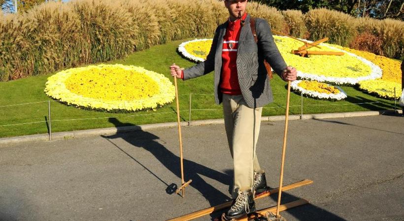 Les moniteurs paraderont dans des tenues des années 1920 à nos jours.  