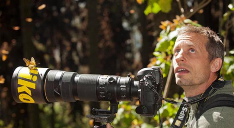 Vivre une expérience inédite au volant d’un véhicule tout-terrain. En Namibie, la piste conduit au Parc National Namib Naukluft. Survol d’un troupeau d’éléphants dans le delta de l’Okavango. Vertigineuses et spectaculaires chutes Victoria. 