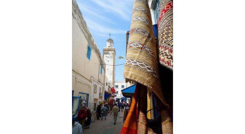 La Villa des orangers reflète l’architecture traditionnelle. PHOTOS CARLOS BRITO & BERNARD PICHON La médina d’Essaouira dispense un artisanat de qualité . Charme et authenticité, les mots-clés des Bains berbères. 