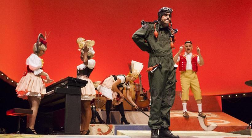 L’affaire du Gripen ne pouvait échapper à La R’vue 2014. DR 