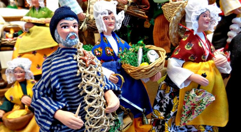 Le vieux Nice n’a rien perdu de son charme historique. DR De nombreux santons viennent du voisin Pays d’Aubagne. BERNARD PICHON Un marché de Noël dédié aux artisans. BERNARD PICHON 