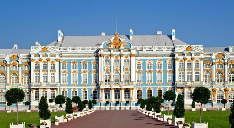 Le nom même de Moscou est emprunté à celui de sa rivière (Moscova) PHOTOS FOTOLIA-THINKSTOCK-DREAMSTIME-VEER-WIKIPEDIA-RIVAGES DU MONDE Saint-Pétersbourg: le musée de l’Ermitage est le plus grand du monde en termes d’objets exposés. Les clochers à bulbe sont caractéristiques  de l’architecture religieuse russe. Le palais Catherine. 