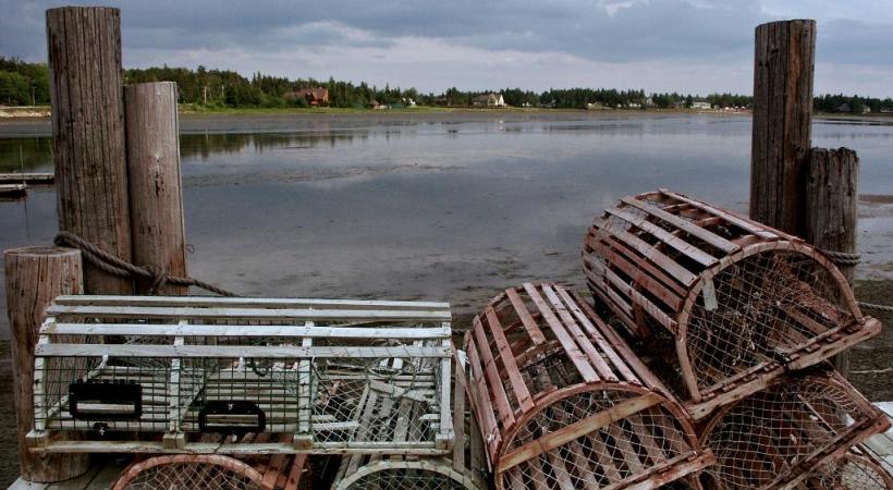 Le Saint-Laurent demeure le principal foyer de peuplement de la province de Québec. BERNARD PICHON Le Vieux Québec. BERNARD PICHON Certaines demeures des «Mille Iles»  sont de véritables châteaux. HISTOIRE & VOYAGES Le vieux Québec regorge de boutiques artisanales. BP 