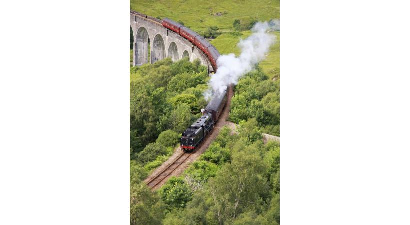 Proches de Stonehaven, les ruines de la forteresse médiévale de Dunottar. PHOTOS KUONI Edimbourg a de quoi enchanter les amoureux d’architecture. Les Ecossais sont farouchement attachés à leurs traditions. Les eaux douces du Loch Shiel, dans les Highlands. 