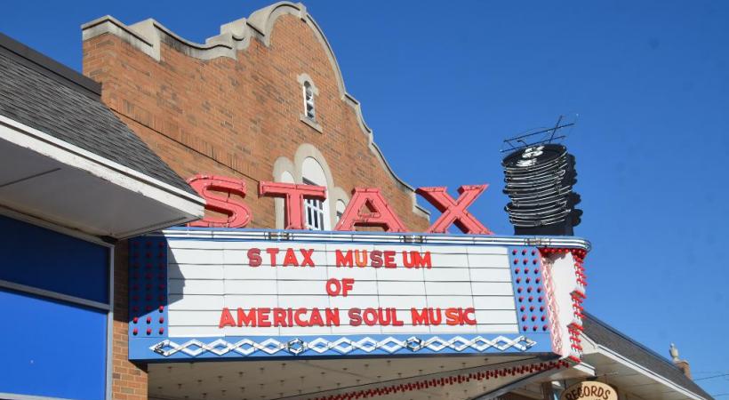 Memphis, Tennessee, le «berceau du blues». ISTOCKPHOTO Graceland, la maison d’Elvis Presley. CLAUDE-YVES REYMOND Nashville, la «Music City», plus tournée, elle, vers la «country».  COURTESY OF NASHVILLE CONVENTION & VISITORS CORPORATION La tombe d’Elvis Presley. 