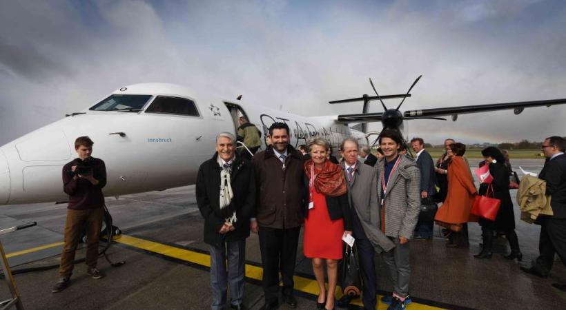 Carlo Lamprecht, ancien conseiller d’Etat, Lorenzo Stoll, directeur général SWISS Suisse romande, Corine Moinat, présidente de Genève-Aéroport, Robert Deillon, directeur général de Genève-Aéroport, Stéphane Lambiel, patineur fan de SWISS. PHOTO GVA LUG GENèVE TARMAC 