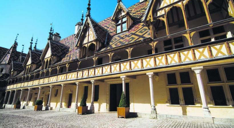 Le château de Cormatin. ALAIN DOIRE/BOURGOGNE TOURISME Les Hospices de Beaune.  FRANCIS VAUBAN/BOURGOGNE TOURISME A vélo dans le vignoble. ALAIN DOIRE/BOURGOGNE TOURISME Tourisme fluvial sur les canaux de Bourgogne. ALAIN DOIRE/BOURGOGNE TOURISME 