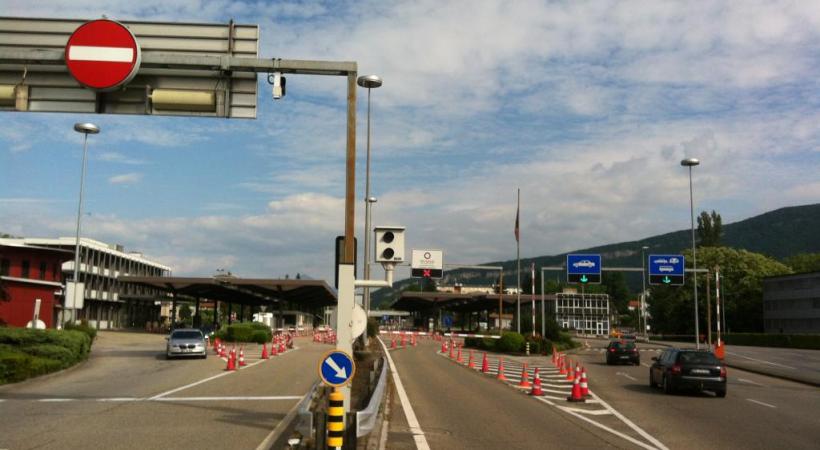 Les véhicules arrivaient trop vite à l’entrée de la plateforme de la douane. FG 