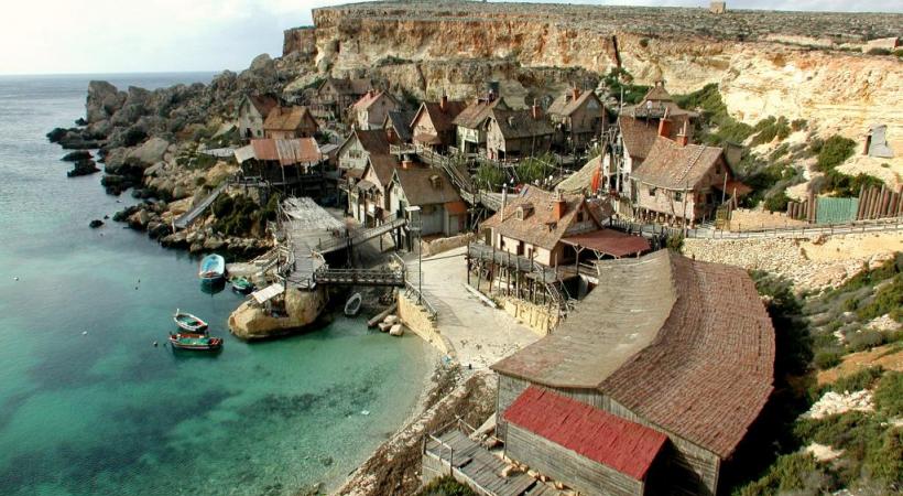 Au Maroc, le palais de Cléopâtre construit pour «Astérix». Le réfectoire de Christ Church (Oxford) utilisé pour «Harry Potter». Décor naturel de «La Mélodie du Bonheur», en Autriche. 