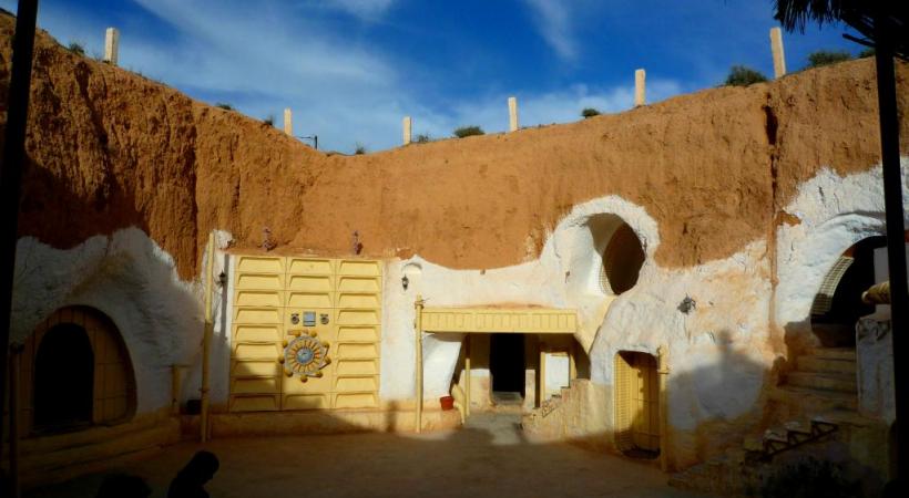 Au Maroc, le palais de Cléopâtre construit pour «Astérix». Le réfectoire de Christ Church (Oxford) utilisé pour «Harry Potter». Décor naturel de «La Mélodie du Bonheur», en Autriche. 