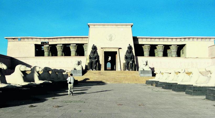 Au Maroc, le palais de Cléopâtre construit pour «Astérix». Le réfectoire de Christ Church (Oxford) utilisé pour «Harry Potter». Décor naturel de «La Mélodie du Bonheur», en Autriche. 