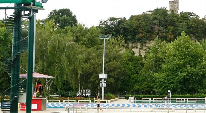 La piscine carougeoise pourrait bien ouvrir toute l’année. CAA 