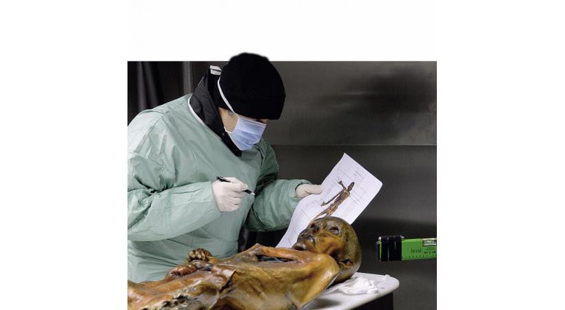 Les sommets entourant Sölden offrent un coup d’œil à 360 degrés sur les Alpes et les Dolomites. ÖTZTAL TOURISMUS Daniel Craig alias James Bond à Solden pendant le tournage de «Spectre». DR Chaque année, quelque 200’000 personnes se déplacent pour faire la connaissance d’Ötzi. DR 