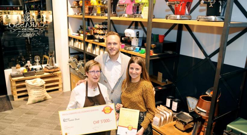 Claire-Chantal Hegnauer, vendeuse, Isabelle Fleuti, responsable marketing et communication, et Grégory Raymond, responsable de la boutique Carasso. 