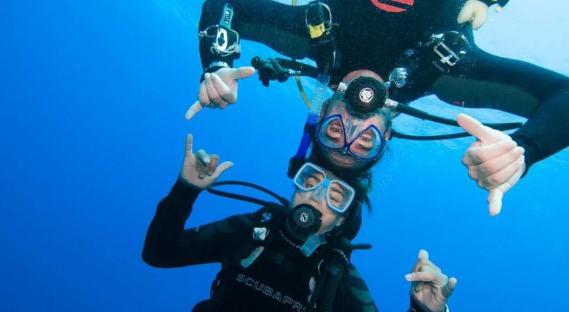 Jetez-vous à l’eau pour un baptême de plongée! DR 