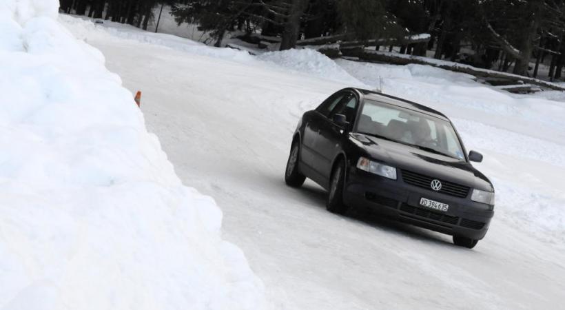 N’attendez pas les pre+mières chutes de neige pour équiper votre voiture! DR 