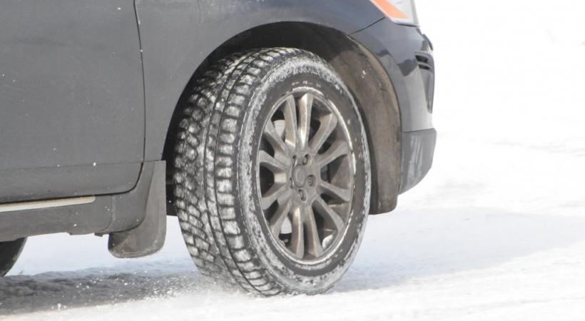 Lorsque le mercure descend en dessous de 7 degrés, il convient d’équiper son auto de pneus d’hiver. DR 