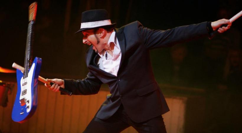 Eddy Carello jongle avec tout ce qui lui passe entre les mains. DR 