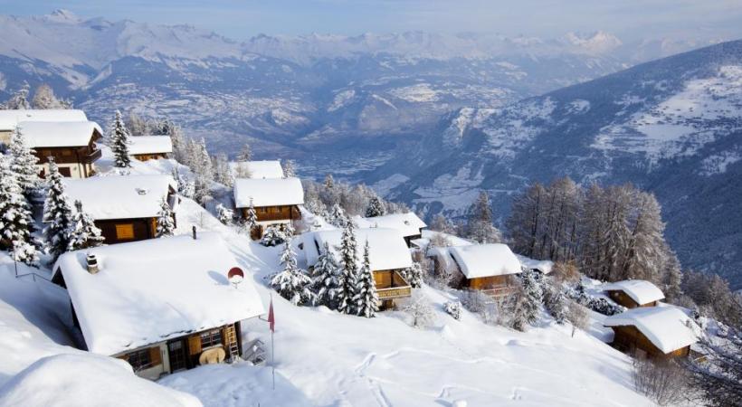 Le charme des chiens de traîneau, comme en Laponie.  Des conditions idéales pour la pratique du freeride. Une belle unité architecturale. Le village compte aussi de beaux chalets. 