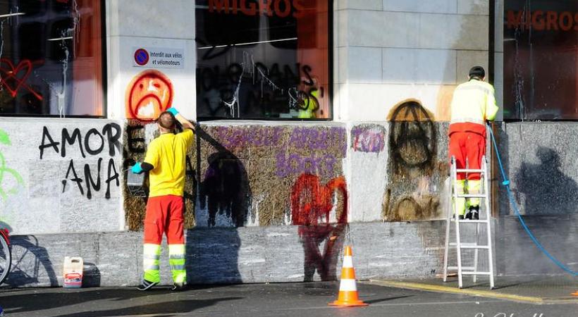 Il manquait  près de 90 policiers le soir du la manif sauvage où des édifices ont été souillés  (ici le Grand Théâtre), des commerces saccagés, des banques taguées… STéPHANE CHOLLET 