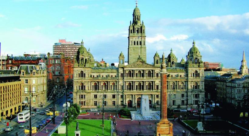 A Glasgow, la place de l’Hôtel de Ville. BP Le château de Stalker, au Loch Laich. DR La Lighthouse, centre culturel de Glasgow. DR 