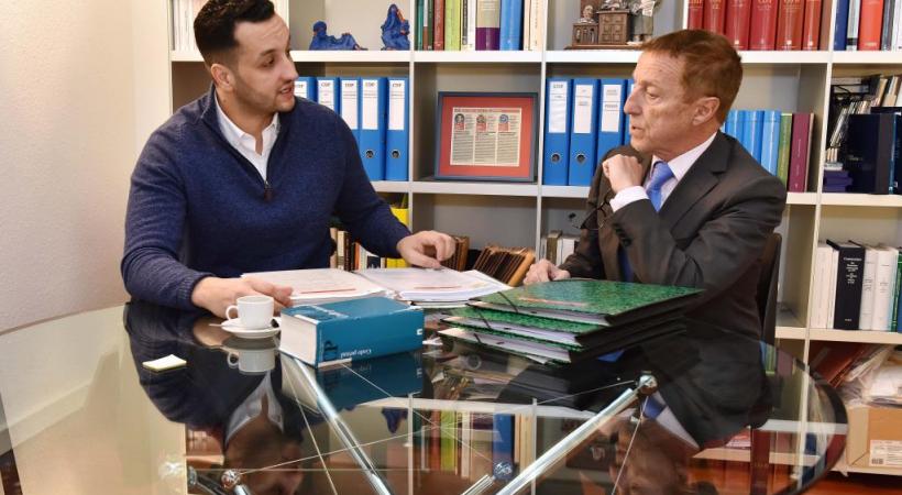 «Combien de morts faudra-t-il encore pour que les juges répriment vraiment ceux qui confondent la route avec un circuit de F1?», s’inquiètent Saïd et son avocat Me Assaël. PASCAL BITZ 