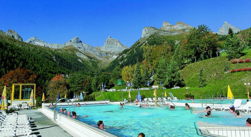 L’eau des bassins extérieurs est chauffée à près de 35 degrés. PHOTOS BAINS D’OVRONNAZ 