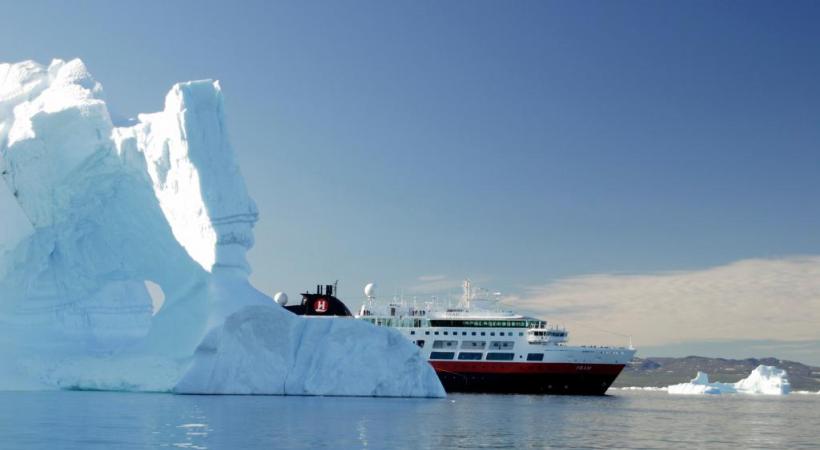 Le bateau Fram se fraie un chemin parmi les icebergs. PHOTOS DR