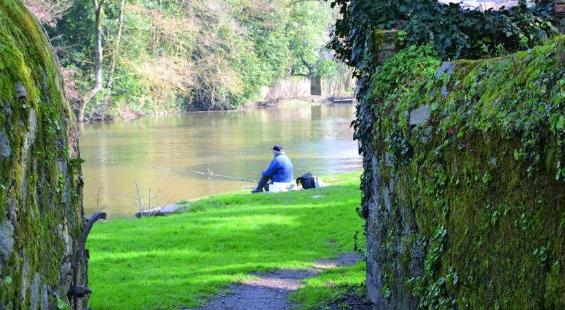 Pêche… en pleine ville. ALAIN BOSSU  