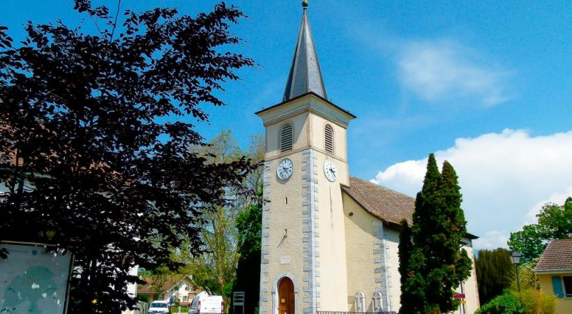 Le clocher de l’église de Meinier trône au milieu du village historique. DR