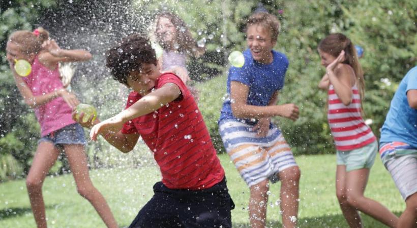 Venez retrouver votre âme d’enfant, le 28 mai, avec la battle de Bunch O Balloons, au Bout-du-Monde. DR 