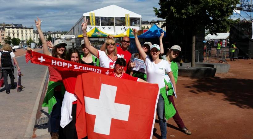 L’équipe du «GHI» lors de la récolte des signatures avant le match Suisse-Albanie, aux abords de la Fan Zone de Plainpalais. DR 