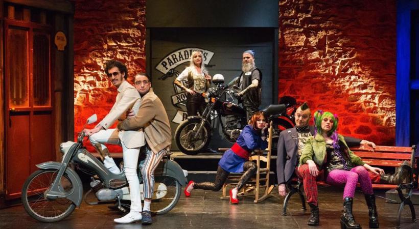 Une version rock et déjantée de la pièce «Les fiancés de Loches», par Gaspard Boesch.  