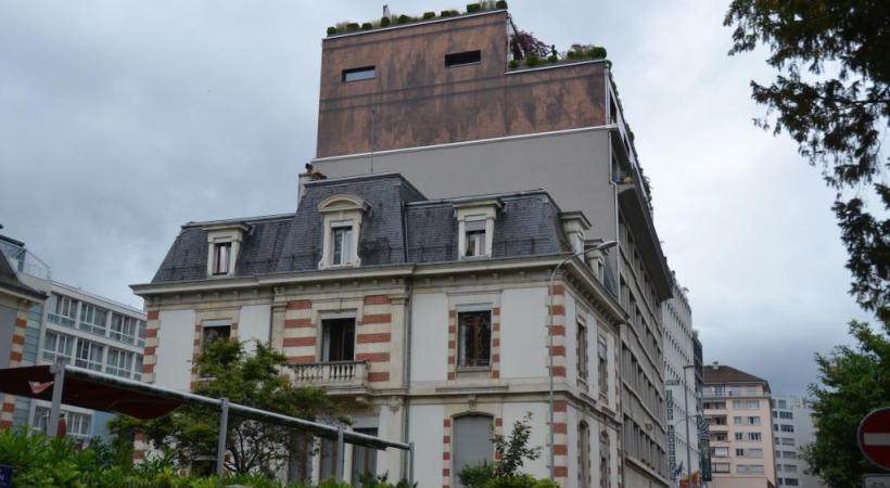 «On aurait dû construire 4 appartements, pas une villa sur un immeuble. Alors que nous avons une pénurie de logements, nous devons faire la ville en ville pour éviter de déclasser ailleurs.» Christo Ivanov, député et conseiller municipal 