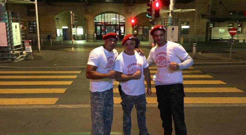 Entre tensions et échanges, la première sortie à Lausanne des «Guardian Angels» genevois, vendredi 9 septembre, aura été animée. DR 