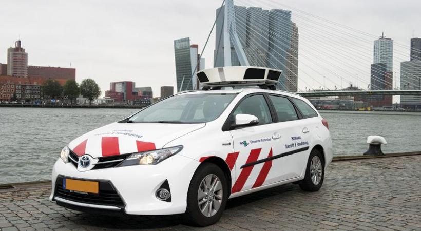 Un nouveau système pour mieux réguler le stationnement permet d’augmenter la productivité du contrôle. A gauche, une voiture-robot testée à Bruxelles, à droite, à Rotterdam. DR 