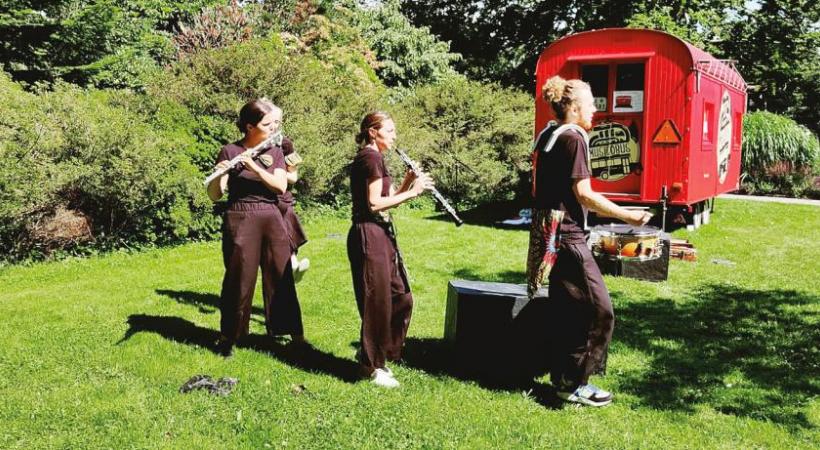 Un été animé dans le parc des Acacias et au parc La Grange. ENSEMBLE EOLE