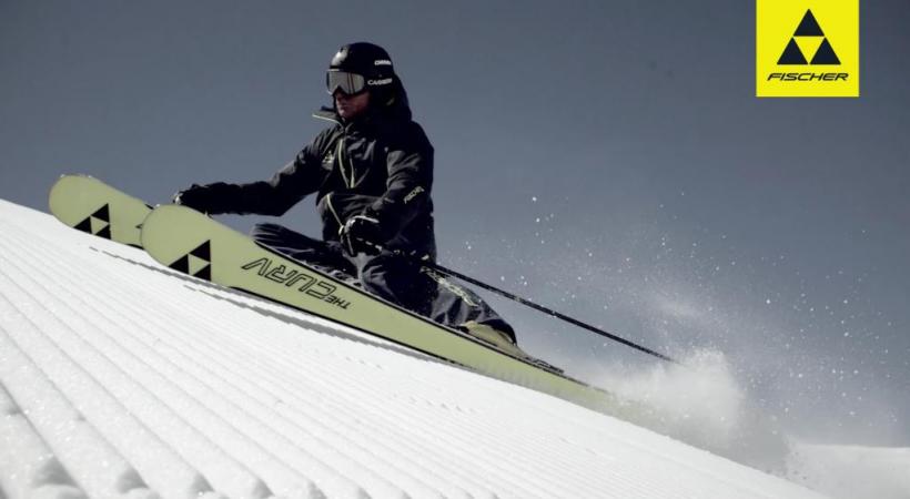 Le ski Indigo est très stylé et aime toutes les neiges. DR Elan présente son édition spéciale Delight Swarovski... avec de vrais cristaux! DR Gros plan sur les cristaux Swarovski. La classe, non! DR Fischer, The Curv, le ski dynamique! DR 