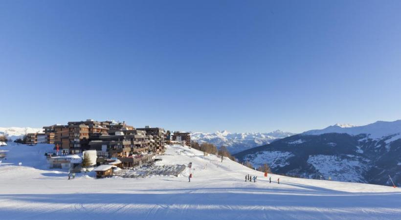 La station offre un panorama exceptionnel sur le Val d’Hérens. 