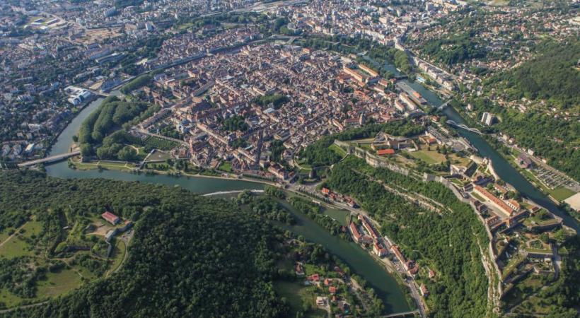 Forteresse du XVIIe siècle signée Vauban inscrite au Patrimoine mondial de l’Unesco, la Citadelle domine la capitale comtoise. DAVID LEFRANC Marché de Noël Place Granvelle. VILLE DE BESANçON Trois bébés tigres qui ont fait le buzz sur la page Facebook de la Citadelle. VILLE DE BESANCON 