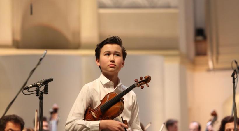 Daniel Lozakovitj, 15 ans et un talent fou. ALEXANDER SHAPUNOV Daniel Lozakovitj. A. WANG3 