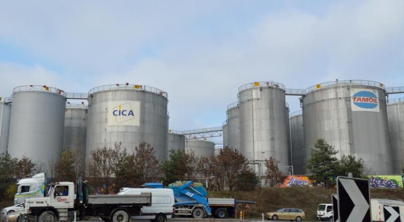 Les réservoirs de carburant sont installés dans une zone appelée à se densifier. STéPHANE CHOLLET 