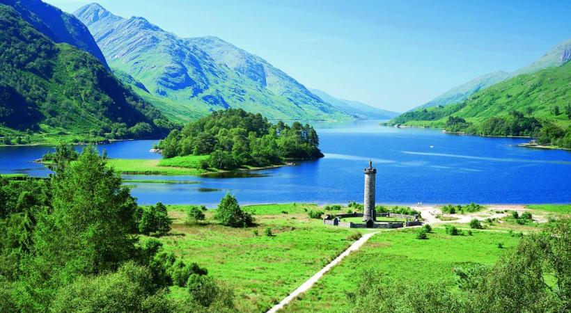 Paysages verdoyants de Glenfinnan, dans les Highlands. 