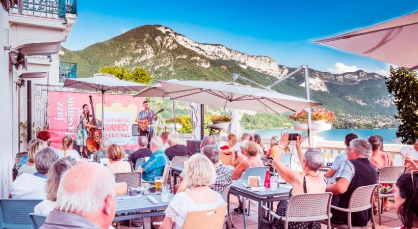 Un décor magique pour savourer musique et humour. A. JANONATO