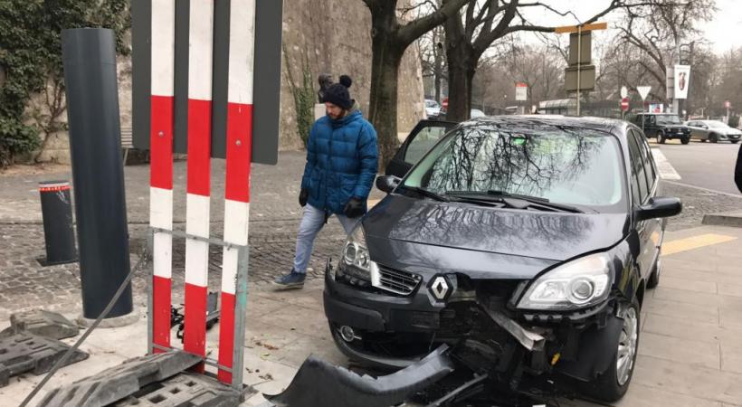 L’un des derniers accidents en Vieille-Ville: la borne serait remontée trop vite. DR 